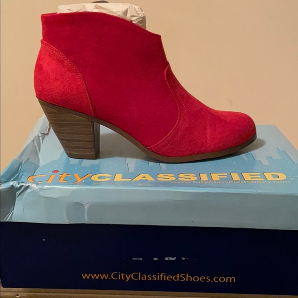 Size 8 red boots